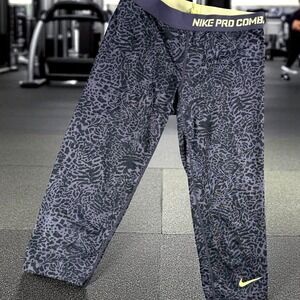 Nike Pro Combat Compression Leggings Women M Capri Purple Animal Gym‎ Run Lounge
